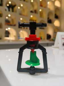 Mini aspersor de agua tipo G de plástico de alta calidad, micro boquilla de riego por goteo giratoria de 360° para uso agrícola - Product Image 1