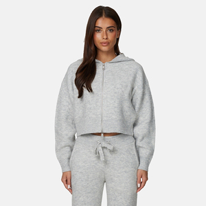 Conjuntos de chándal personalizados de moda para mujer, nuevos, de invierno, con sudaderas cortas con cremallera y logotipo bordado. - Product Image 3