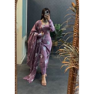 ATRACTIVO ALGODÓN BORDADO TRABAJO TOP BOTTOM CON DUPATTA MORADO - Product Image 1