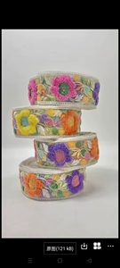 Dentelles brodées multicolores avec travail au fil, motifs vibrants et finitions détaillées pour vêtements et artisanat. - Product Image 3