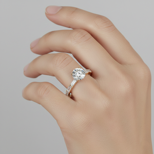 Anillo de Compromiso con Diamante Cultivado en Laboratorio Stonewels, Corte Baguette en el Centro y Piedras Laterales, Oro de 14K, Anillo de Novia de Lujo Certificado - Product Image 5