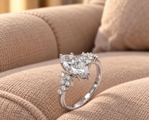 Anillo Solitario de Plata con Moissanita de Corte Marquise y Redondo de 3.60TCW para Chica Elegante, Diseño de Retrato, Anillo de Compromiso - Product Image 6