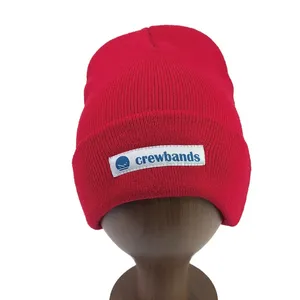หมวกบีนนี่ถักสีแดงแบบ Crewbands พร้อมป้ายทอปักลายฉลุเลเซอร์รูปทรงสี่เหลี่ยมผืนผ้า อุปกรณ์ตกแต่งเสื้อผ้า - Product Image 1
