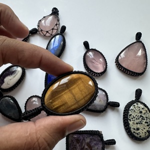 Pendentifs TFH en pierres semi-précieuses, lot de 13 pièces et 233 grammes, pierres polies à la main, pierres aux couleurs vibrantes et cabochons étonnants - Product Image 5