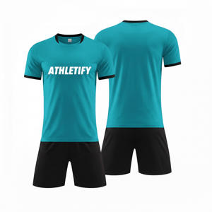 Ensemble de maillots de football personnalisés, tenue d'équipe de football respirante en polyester à séchage rapide, ensemble de maillots et shorts de football pour clubs professionnels - Product Image 1