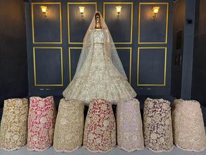 Robe de mariée brodée Lehenga Choli à voile perlé, tenue de mariage pakistanaise, vêtement formel de style ancien - Product Image 1