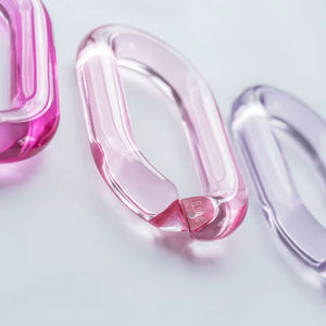 Décor mural moderne en chaîne d'acrylique fait main, article de décoration intérieure en résine personnalisé pour accrocher, vente en gros, chaîne articulée la plus adorable - Product Image 1