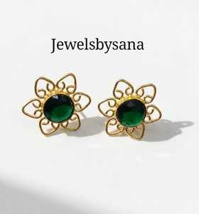 Boucles d'oreilles créoles en laiton filigrané bleu floral Jewelsha, style vintage, avec pierres turquoise taille émeraude – Idéal pour un cadeau - Product Image 5