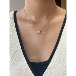 Collar con Colgante de Mariposa con Corte de Pera de 0.70 Ct, Oro de 14K, Joyería Fina de Lujo para Mujer, Elegante, Inspirado en la Naturaleza, Regalo Personalizado para Bodas y Fiestas - Product Image 1