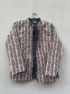 เสื้อแจ็คเก็ตผ้าฝ้ายพิมพ์ลายดอกไม้สำหรับผู้หญิง ระบายอากาศได้ดี เป็นมิตรกับสิ่งแวดล้อม เสื้อโค้ทฤดูหนาวตกแต่งกระดุม แบบปกติ สไตล์กันตะ - Product Image 5