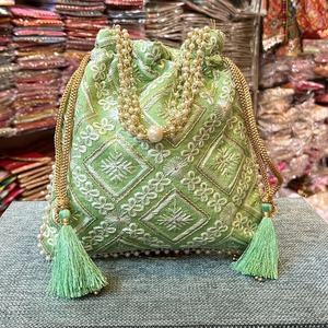 กระเป๋าแฟชั่นวินเทจสไตล์อินเดียสำหรับผู้หญิงปักลายสีทองทำด้วยมือของขวัญแต่งงานของขวัญเมเนียล็อคสำหรับตกแต่ง - Product Image 1