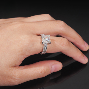 Bague unisexe pour enfant en argent sterling 925 plaqué or, rhodium et platine, sertie d'une moissanite taille princesse, style hip-hop - Product Image 2