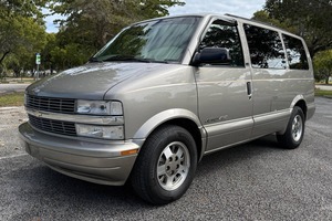 Chevrolet Astro LSAWD 2002 - Product Image 2