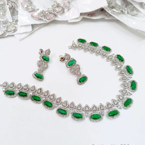 Ensemble de collier de luxe plaqué argent avec diamants CZ et pierres vertes en forme de goutte d'eau, bijoux de mariage pour la mariée - Product Image 1