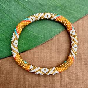 Bracelet brodé de perles colorées pour femmes, logo personnalisé, bracelet brodé de perles. - Product Image 1