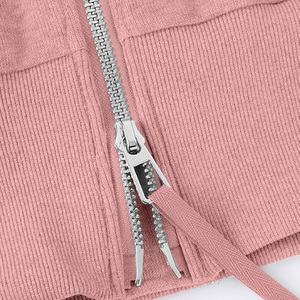 Sudadera con capucha corta para mujer, con cremallera y manga larga, de punto, de color liso, para uso casual de otoño. - Product Image 6