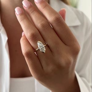 Anillo de compromiso y boda con diamante marquise de 1.0 CT cultivado en laboratorio, engaste de bisel, chapado en oro de 14K, certificado IGI, listo para fiesta, para mujer - Product Image 3