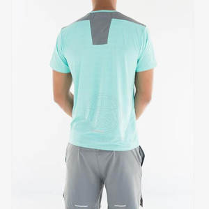 ชุดเสื้อยืดและกางเกงขาสั้นสำหรับออกกำลังกายผู้ชาย ผ้าซับเหงื่อ เหมาะสำหรับการฝึกซ้อมและฟิตเนส - Product Image 3