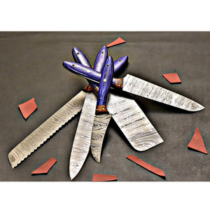 Ensemble de couteaux de cuisine en acier Damas, parfait pour le travail en cuisine, avec une finition artisanale soignée et un contrôle facile. - Product Image 3