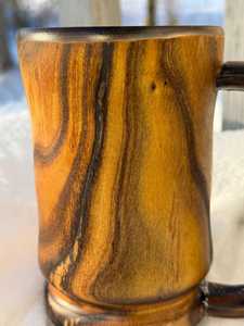 Mug à boire artisanal en bois de tilleul et résine - Product Image 6