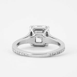 Anillo de Compromiso Sofisticado de Oro Blanco de 14K con Diamante Cultivado en Laboratorio de Corte Esmeralda, Engastado en Puntas, Certificado IGI, 4g 3.60ct VVS - Product Image 4