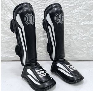 Espinilleras QST de Piel Sintética para Boxeo, Muay Thai y MMA, Ligeras, para Adultos, en Blanco y Negro - Product Image 5