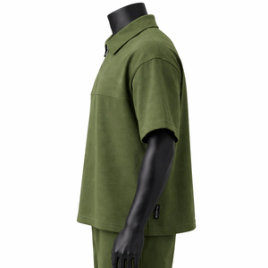 เสื้อโปโลซิปสีเขียวมะกอกสำหรับผู้ชายแบบ OEM สั่งทำได้ ทรงโอเวอร์ไซส์ แขนสั้น สไตล์ลำลอง สตรีทแวร์ ขายส่งจำนวนมากจากผู้ผลิต - Product Image 2