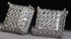 Boucles d'oreilles en moissanite pour femmes au design unique, éclat brillant, bijoux de mode pour occasions spéciales, en vente - Product Image 4