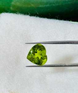 ZUBEDA GEMS JEWELLRY พลอยเพอริดอทดิบสีเขียวธรรมชาติ รูปหัวใจ ขนาด 2.00 กะรัต ได้รับการรับรอง หายาก ทรงเหลี่ยมเจียระไน สำหรับทำเครื่องประดับ - Product Image 3