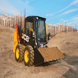 Cargadora compacta sobre orugas de alto rendimiento con motor diésel de 74 HP y cucharón grande de 0.44 m³ para obras - Product Image 3