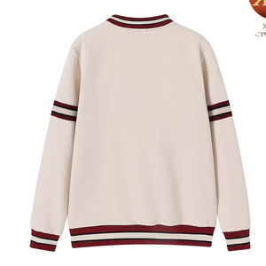 เสื้อสเวตเชิ้ตคอกลมปักลาย DST Crimson & Cream Crest Pocket Chenille แบบยูนิเซ็กส์ สไตล์ Preppy ผ้าถักนิตติ้งจากผ้าฝ้าย - Product Image 2