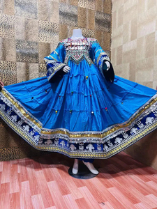 Robes longues traditionnelles afghanes brodées en dentelle pour femmes, respirantes, de bonne qualité, au design exceptionnel, style Kuchi afghan. - Product Image 2