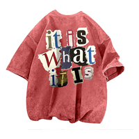 Camiseta Oversize de Hombre con Estampado 'It Is What It Is', Manga Corta, Cuello Redondo, Estilo Casual Urbano, Algodón Rojo