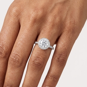 Anillo de Compromiso de Platino PT950 con Halo de Diamantes Redondos Brillantes para Mujer, con Diamantes Naturales Certificados por IGI, Estilo Clásico - Product Image 6