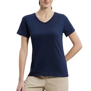เสื้อยืดผู้หญิงขายส่ง OEM ทรงปกติ คอวี ระบายอากาศได้ดี ผ้ายืด/ผ้าฝ้าย รับทำโลโก้ เสื้อยืดออกกำลังกายแขนสั้น - Product Image 1
