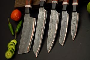 Cuchillo de Chef Red Tsunami de 8 Pulgadas de Acero de Damasco con Mango de Madera de Resina, Espiga Recta, Borde Biselado, Punta Afilada, 2 Hojas, 3 Años de Garantía - Product Image 1