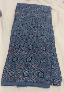 Tissu en modal pur doux à imprimé Ajrakh géométrique traditionnel, authentique imprimé naturel Ajrakh, tissu en soie modal pur - Product Image 4
