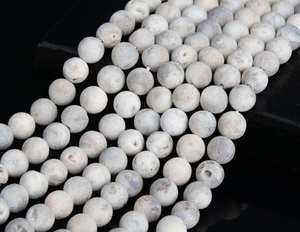 Piedras sueltas redondas de drusa blanca mate natural para la fabricación de joyas, pulseras, collares y manualidades DIY. - Product Image 4
