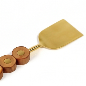 Elegante juego de cuchillos para queso y mantequilla de acero inoxidable dorado con mangos redondos de madera, cubiertos perfectos para uso doméstico y en la cocina. - Product Image 4