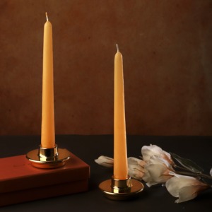 Los tonos dorados reflejan la luz de forma que hace que las noches se sientan más acogedoras y atractivas, increíblemente creadas por KHOOSI OVERSEAS. - Product Image 5