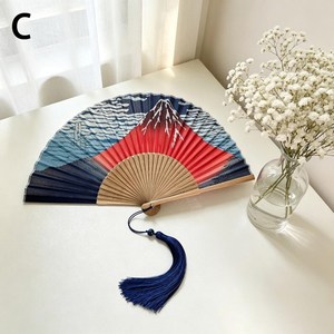Éventail pliant artisanal en bambou avec motif moderne de grue et de vague peints, pompon noir, objet d'art de collection, cadeau de mariage - Product Image 4
