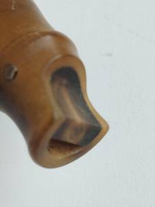 Silbato de Cuerno de Búfalo Hecho a Mano, de la Mejor Calidad, Duradero, Pulido, con Forma Irregular Moderna - Product Image 2