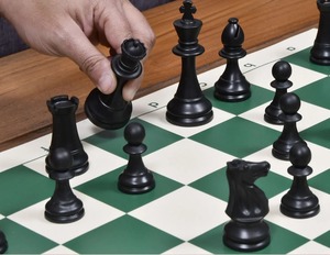 Jeu d'échecs en plastique série Wholesale Club, pièces légères de 3,8 pouces, au meilleur prix - Product Image 3