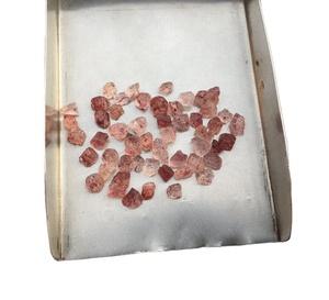 50 pièces de petites pierres précieuses rugueuses Quartz naturel fraise non traité fabrication de bijoux faits à la main de qualité supérieure brut - Product Image 1
