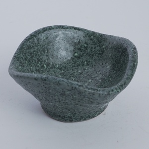 Assiette à beurre carrée en grès vert mousse foncé, bord irrégulier, pour sushi, sauce soja, restaurant, hôtel, vaisselle de table - Product Image 4