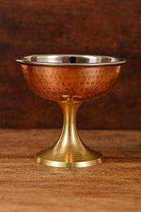 ชามช็อกโกแลตทองแดงพร้อมฐานทองเหลือง เหมาะสำหรับช็อกโกแลต ของหวาน ขนมขบเคี้ยว อาหารสำหรับครอบครัว และการต้อนรับแขก นำเข้าจากอินเดีย - Product Image 3