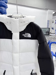 เสื้อแจ็คเก็ตพัฟเฟอร์บุขนเป็ดสำหรับผู้ชายและผู้หญิง สีดำขาว มีฮู้ด กันลม แบบพาร์กา บอมเบอร์แจ็คเก็ต - Product Image 3