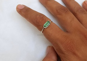 Bague de fiançailles vintage en forme de cœur en argent sterling 925 personnalisée, avec diamant alexandrite taille émeraude de 1 carat, best-seller, cadeau pour femme - Product Image 4