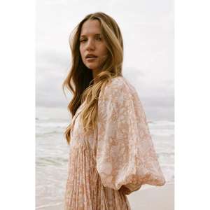 Vestido Maxi Kyra Hecho a Mano, Silueta Color Albaricoque, Tie-Dye Lavable, 100% Algodón, Diseño Tradicional Jaal - Product Image 3