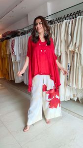 Ensemble coordonné numérique rouge pour femme, kurta en coton et pantalon palazzo imprimé crème, tenue décontractée ethnique style Inde Pakistan, coupe classique - Product Image 2